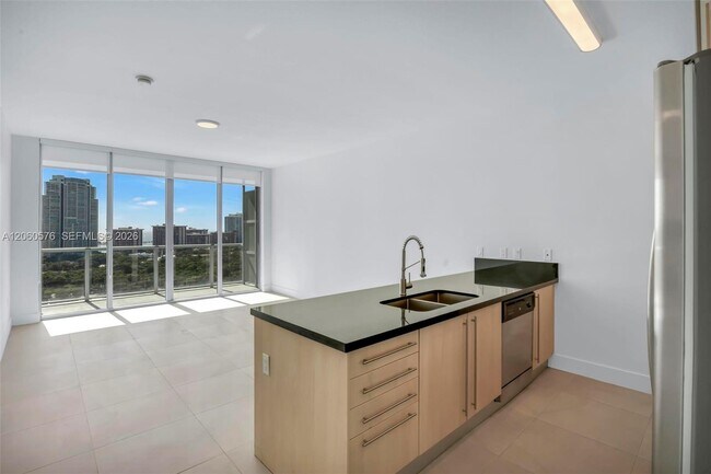 Foto del edificio - 79 SW 12th St