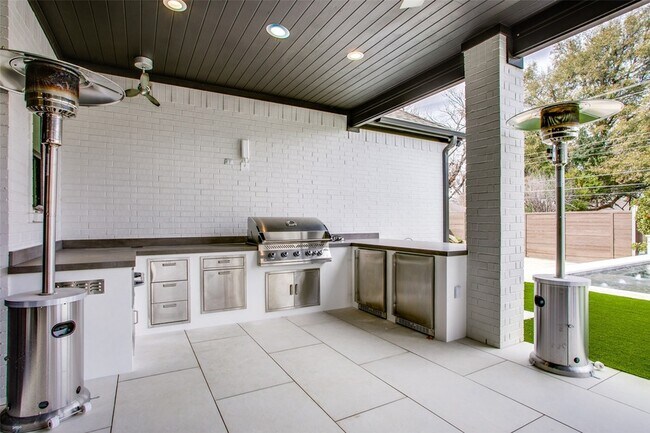 Foto del edificio - 7141 Northaven Rd