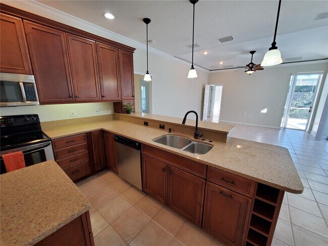 Foto del edificio - 5262 Far Oak Cir