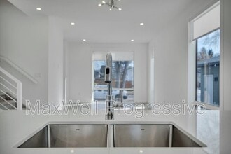 Building Photo - 9011-9093 93 St NW