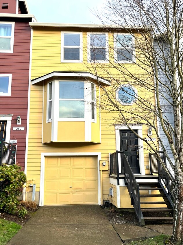 Primary Photo - 3 Bedroom Townhouse, with Fenced Backyard!