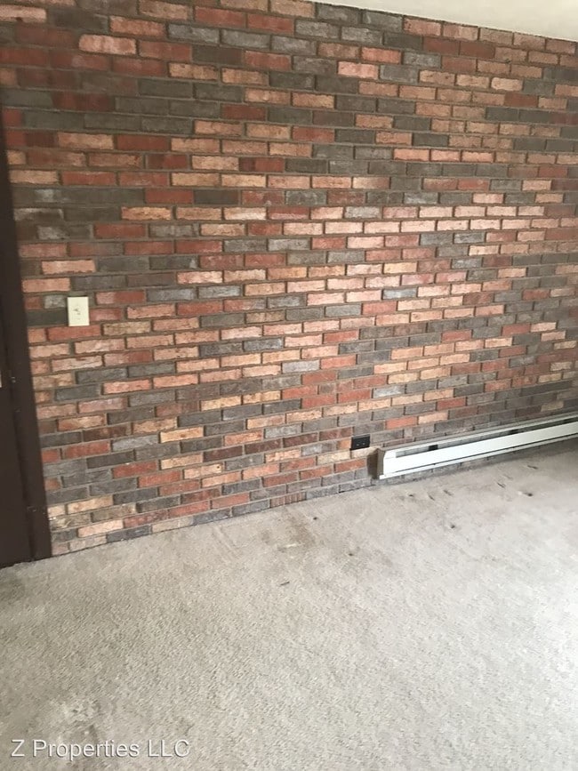 Building Photo - 6840 Simpson Ave