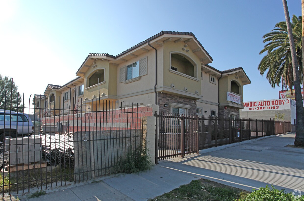 Building Photo - 12713 San Fernando Rd