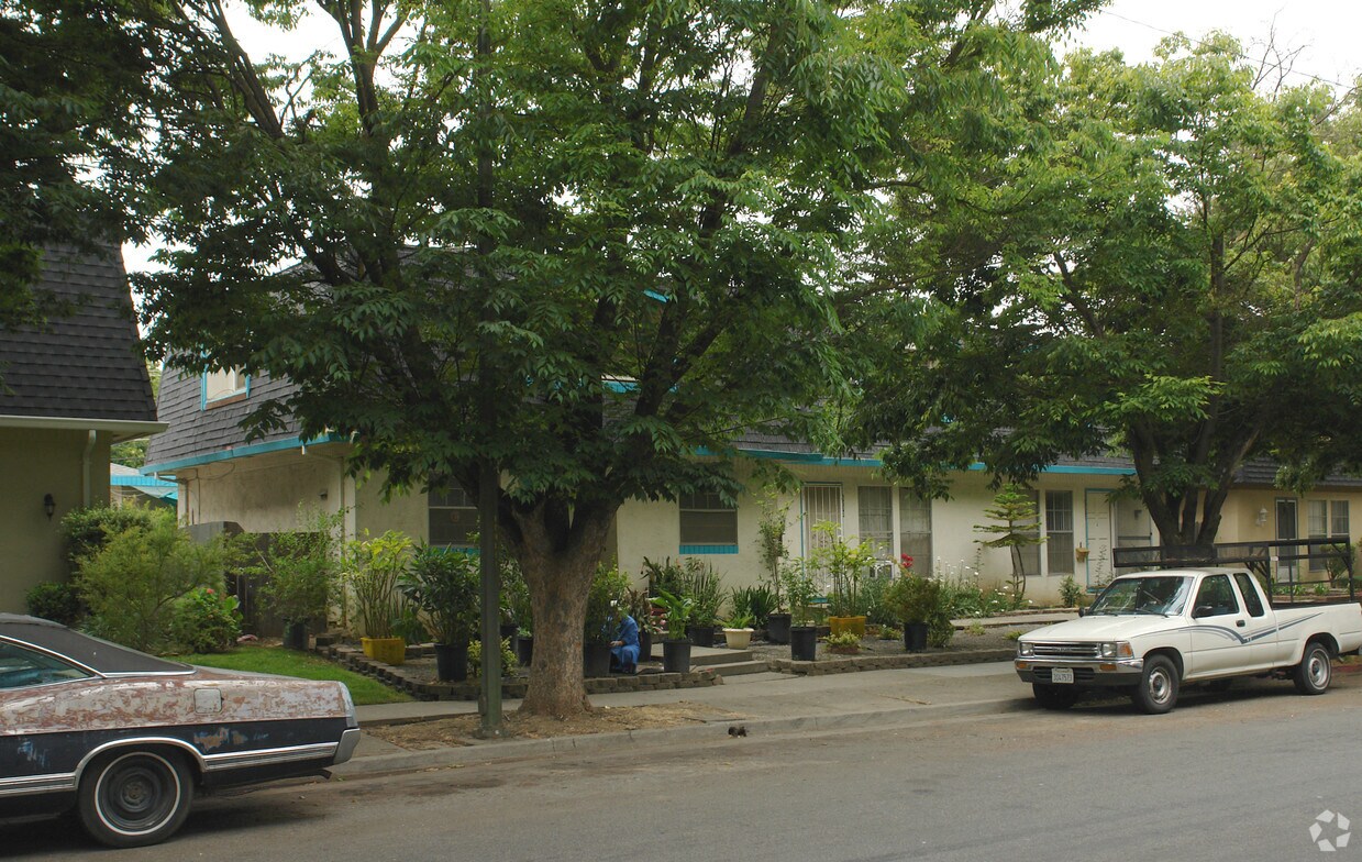 Primary Photo - 5268-5272 Snow Dr