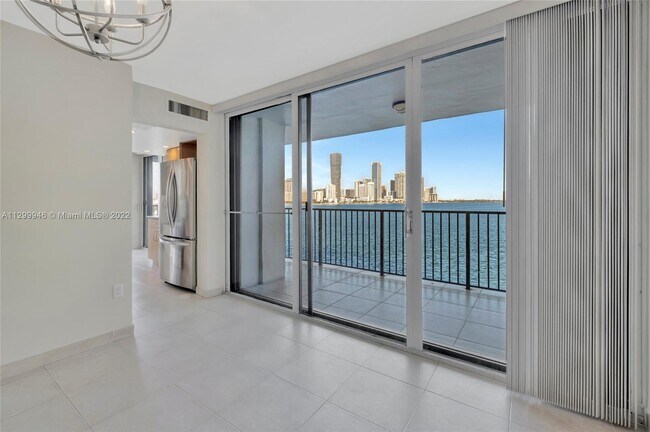 Foto del edificio - 801 N Venetian Dr
