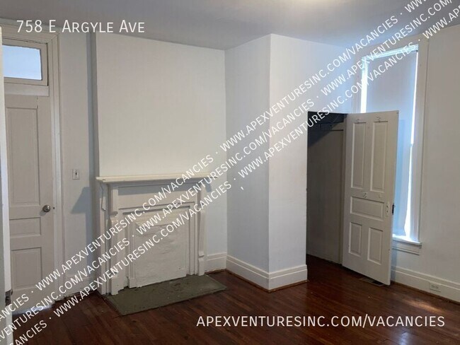 Foto del edificio - 758 E Argyle Ave