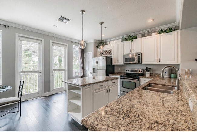 Foto del edificio - 12609 Bassbrook Ln