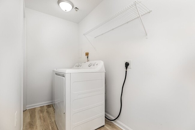 Building Photo - Beautifully Renovated Three Story Townhome!