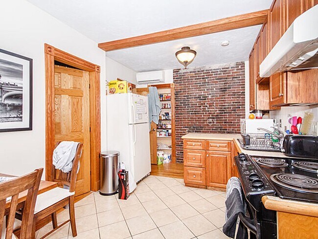 Building Photo - No Brokers Fee, No Security Deposit, Heat, Hot Water Included