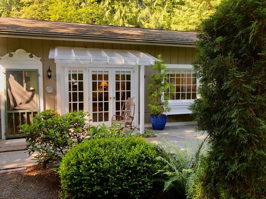 Primary Photo - New Adjusted Price for this Charming overs...