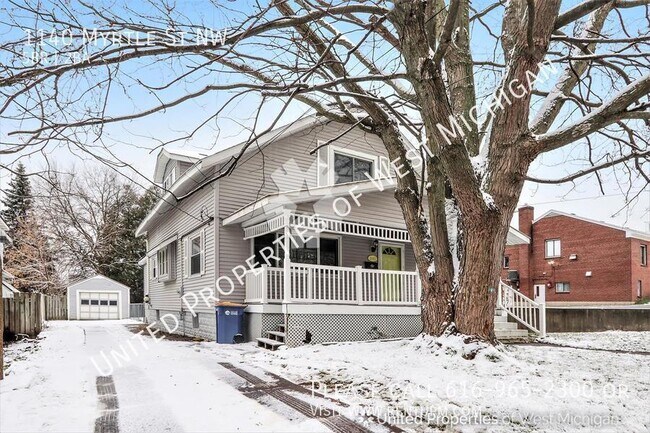 Building Photo - Tours Estimated to Begin  | 5 Bed 2 Bath S...