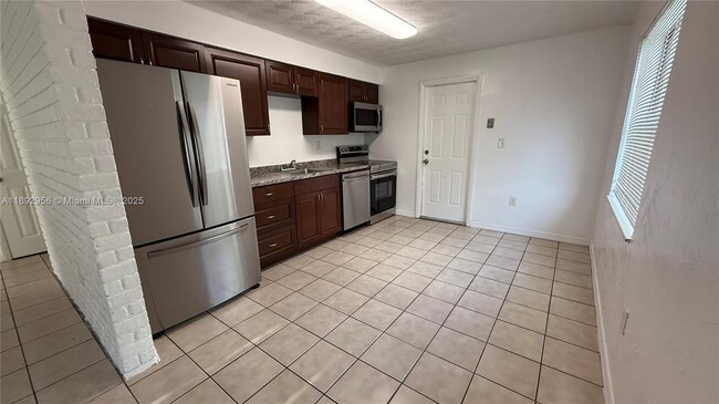 Building Photo - 3651 SW 60th Terrace