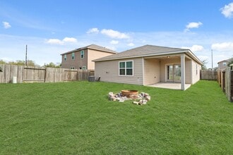 Building Photo - 718 Crystal Lakes Dr