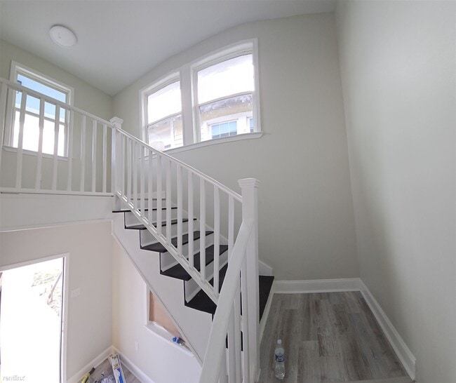 Building Photo - 4 br, 2 bath Duplex - 8711 Apricot Street