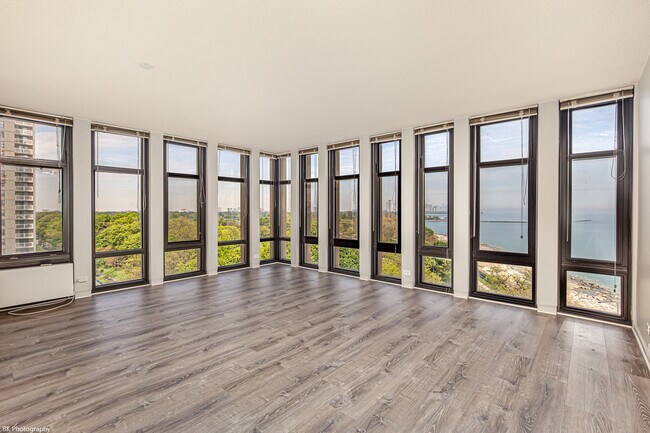 Foto del edificio - 6700 S South Shore Dr