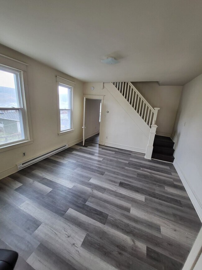 Foto del edificio - Spacious 3 Bedroom Home for Rent in Tamaqua