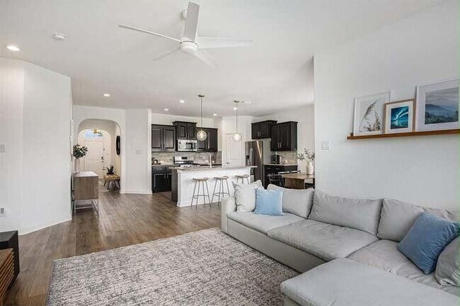 Foto del edificio - 204 Sunken Meadow Ct