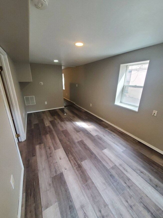 Building Photo - 2512 S 7th St. (Duplex)
