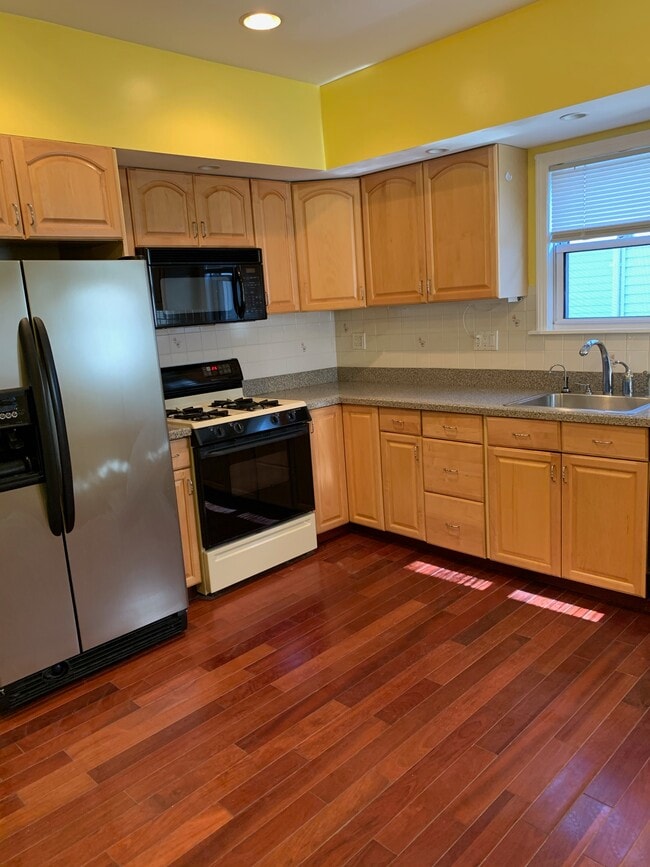 Building Photo - 6 Eliot St