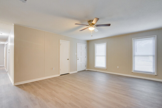 Building Photo - Cozy Four Bedroom in Augusta