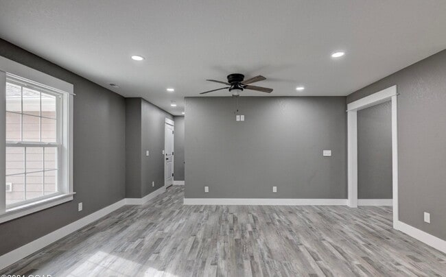 Building Photo - 905 S McKinley Ave