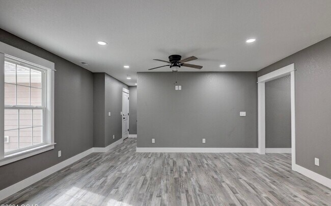 Foto del edificio - 905 S McKinley Ave