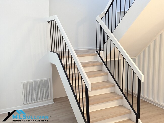 Foto del edificio - 4100-4105 Five Oaks Dr