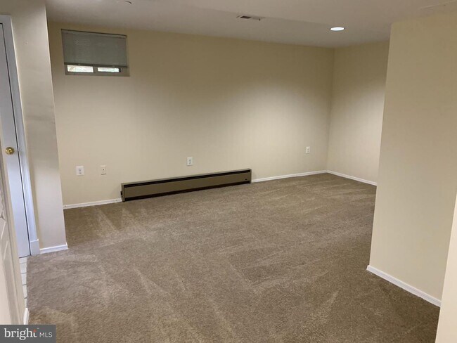 Foto del edificio - 6725 Kenwood Forest Ln