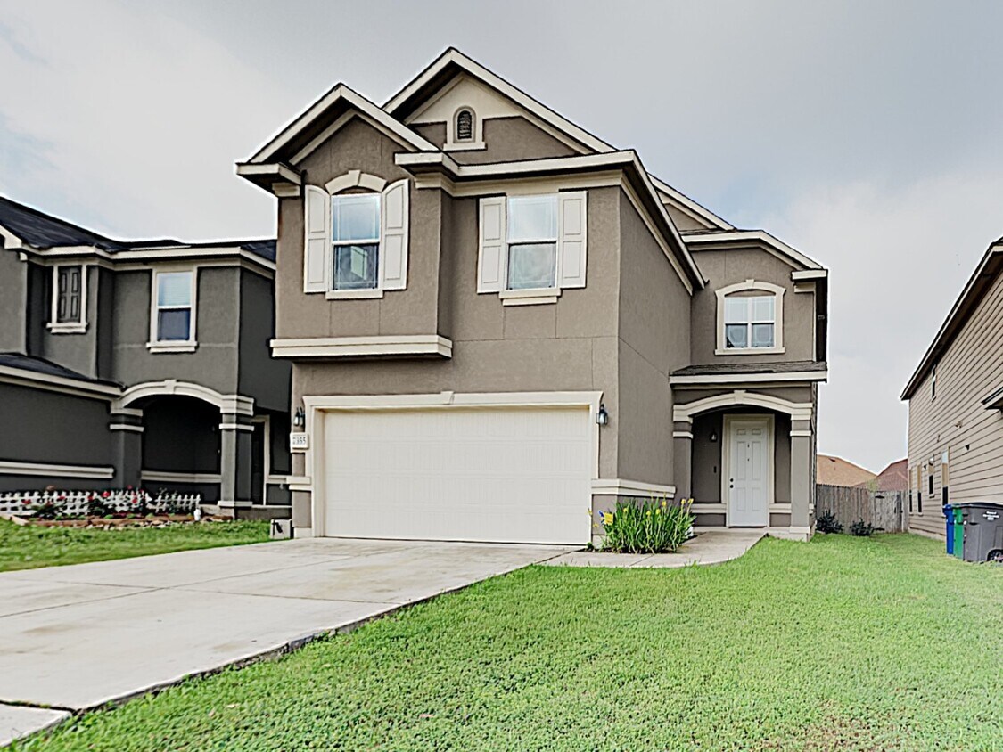 Primary Photo - Beautiful 3 bedroom, 2 1/2 bath home in No...