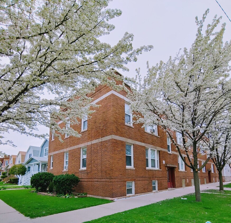 3236 N Keeler Ave Unit 2, Chicago, IL 60641 Condo for Rent in Chicago