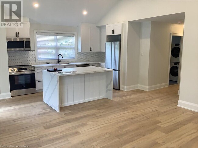 Photo du bâtiment - 229 W 18th St