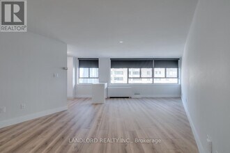Building Photo - 270 Queens Quay W