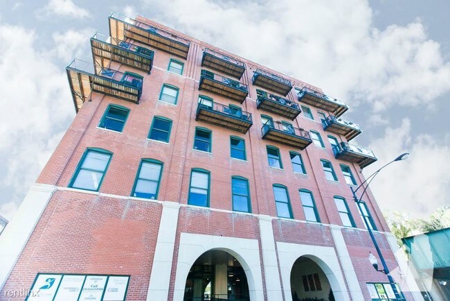 Foto del edificio - 1550 S Indiana Ave