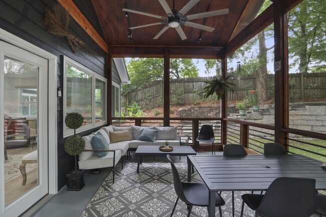 Photo - 1315 Normandy Dr NE House