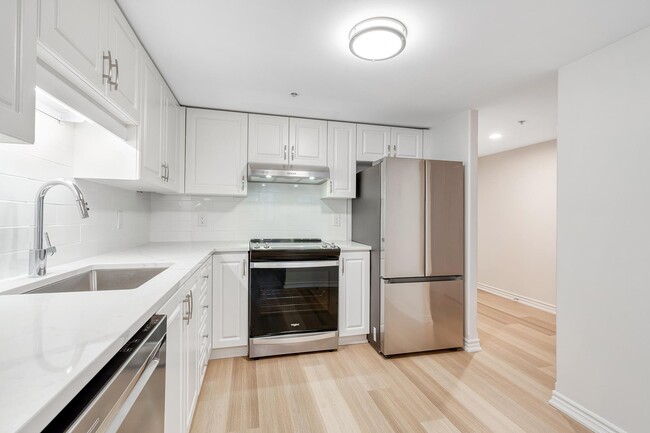 Kitchen - Belmont Arms Apartments