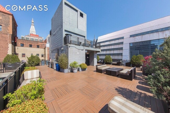 Building Photo - 148 E 24th St