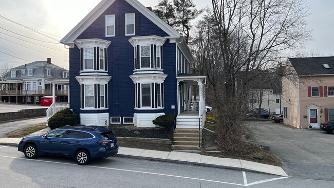 Foto del edificio - First Floor, Private Entrance & Porch, wit...