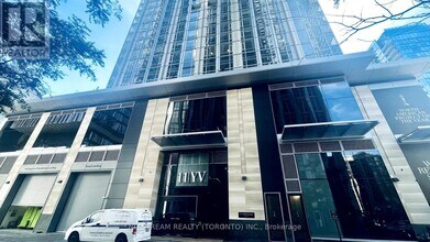 Building Photo - 11-4811 Yorkville Ave