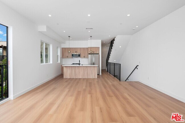 Foto del edificio - 728 Robinson St