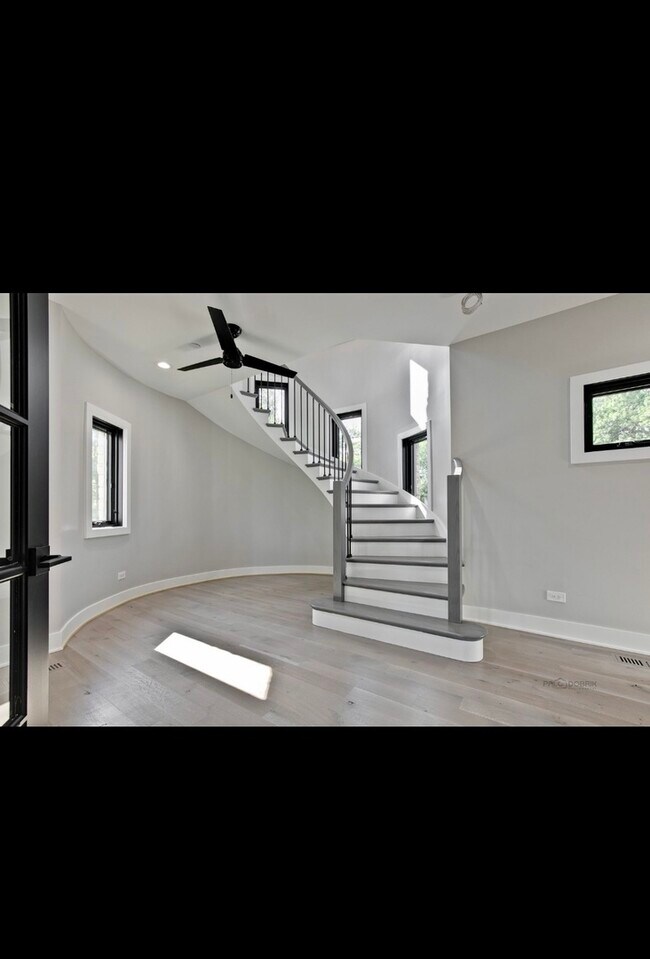 Foto del edificio - 6447 N Ridge Pl
