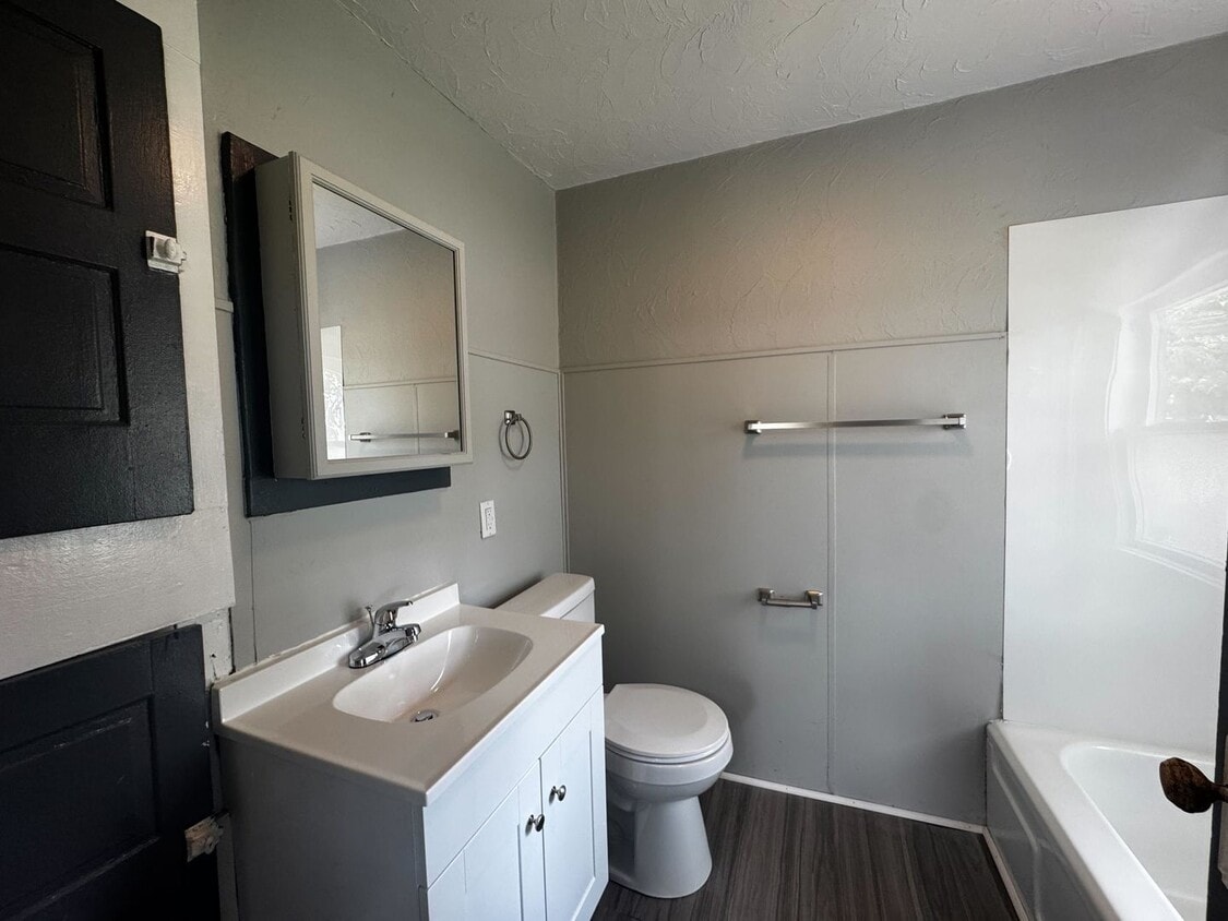 Building Photo - Updated 3BR Plain Township Ranch