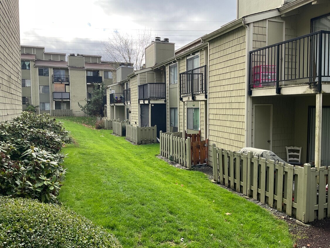 2020 Grant Ave S Unit B204, Renton, WA 98055 Condo for Rent in