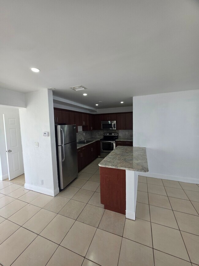 Foto del edificio - 681 SW 29th Ter