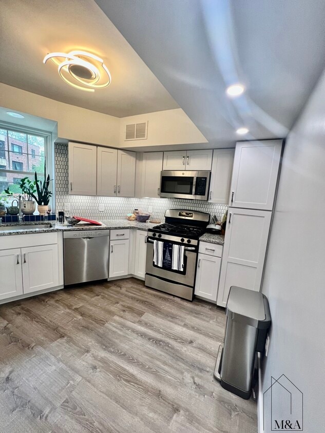 Foto principal - 576 Washington St