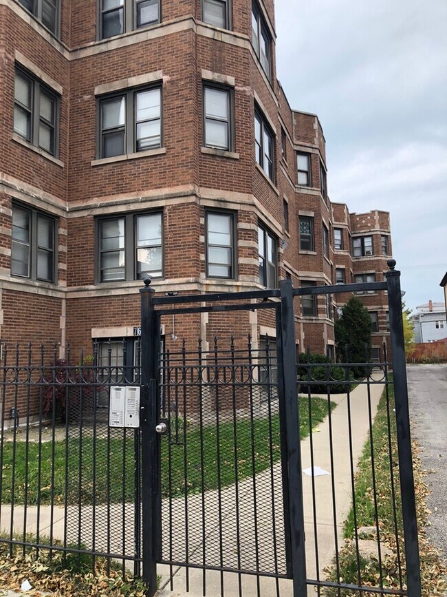 Foto del edificio - 7655 S Coles Ave