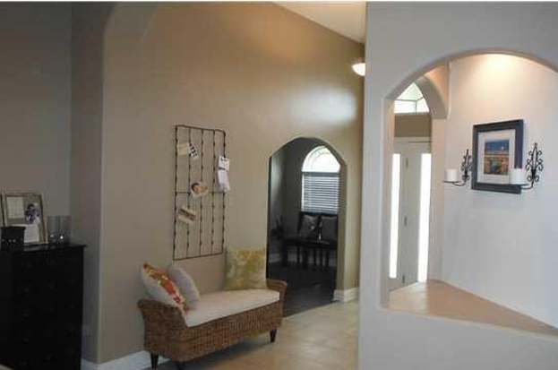 Building Photo - 2039 Fountainview Dr