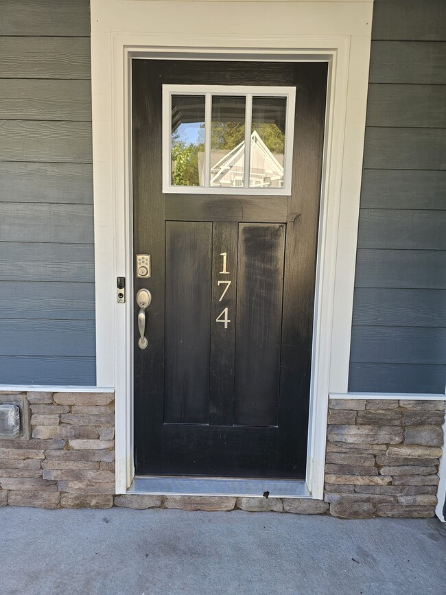 Building Photo - 174 Pelham Glen Wy.