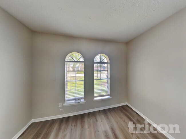 Building Photo - 23827 Beaverwood Dr