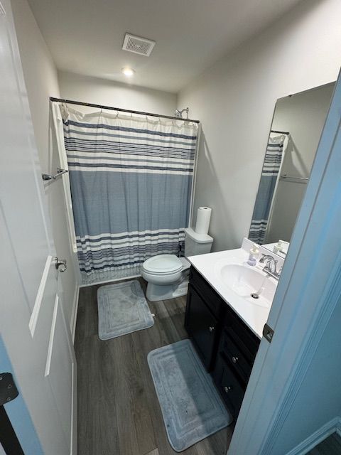 Foto del edificio - End unit 4 bedroom townhome!