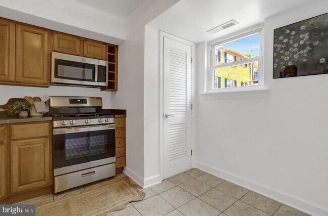 Foto del edificio - 5934 Mayflower Ct